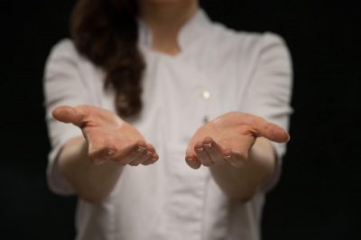 Від замкнутості до остраху невідомого: як дізнатися характер за формою пальців рук