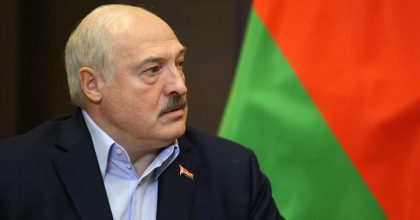 Двойная игра Лукашенко: эксперт оценил вероятность втягивания Беларуси в войну