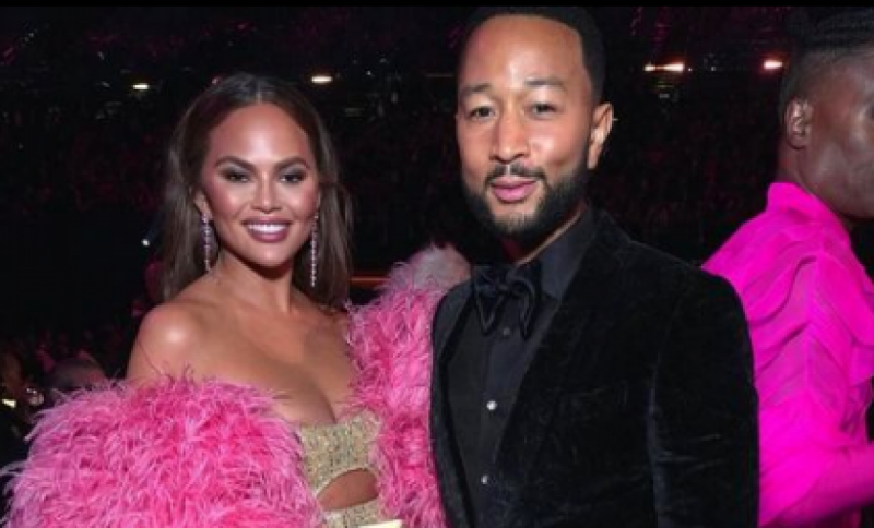 Джон Ледженд і Кріссі Тейген розсекретили ім'я і стать новонародженої дитини