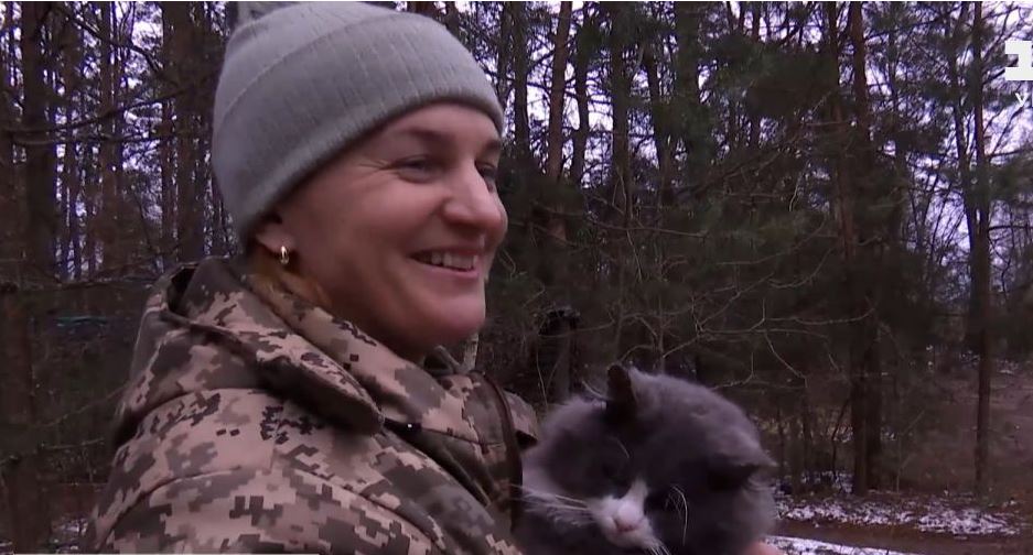 Пухнастий боєць: на Волині жінка кинула бізнес і пішла з котом служити в тероборону
