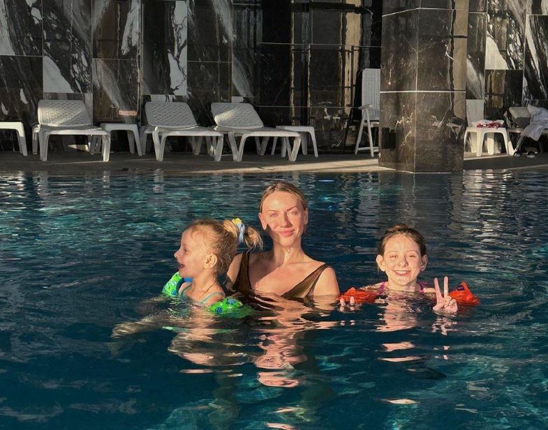 Нікітюк, племінниці