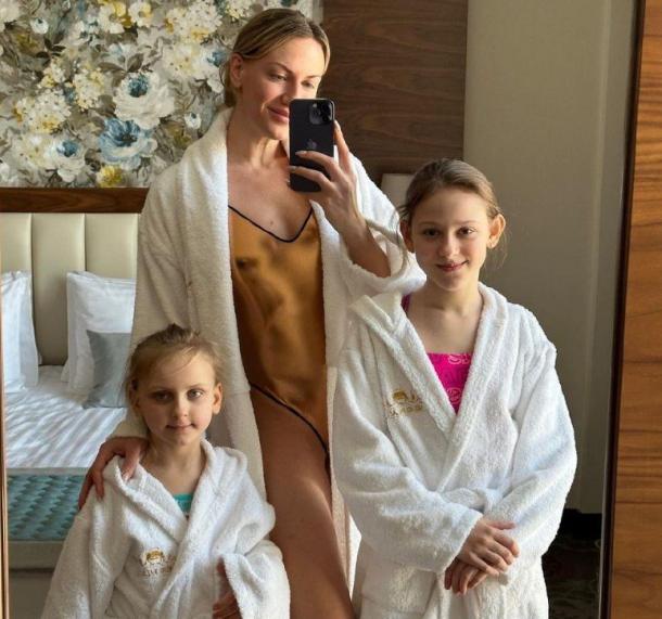 НИкитюк, племінниці