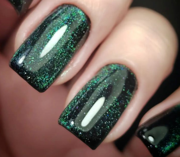 Маникюр кошачий глаз 2023