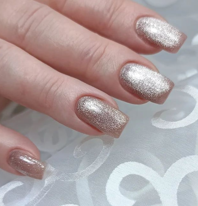 Маникюр кошачий глаз 2023