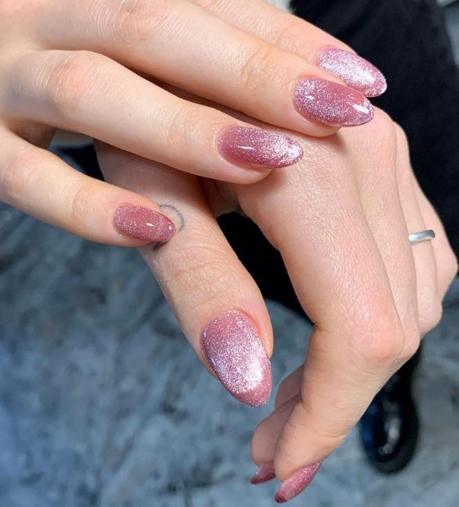 Маникюр кошачий глаз 2023