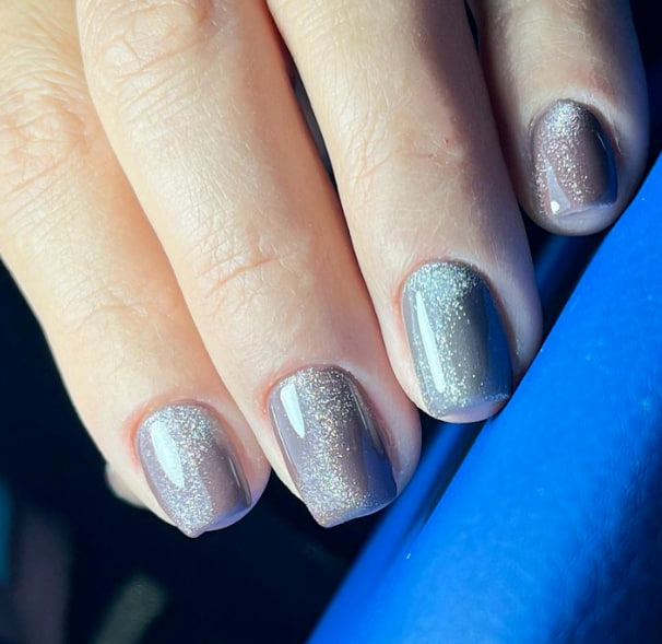 Маникюр кошачий глаз 2023