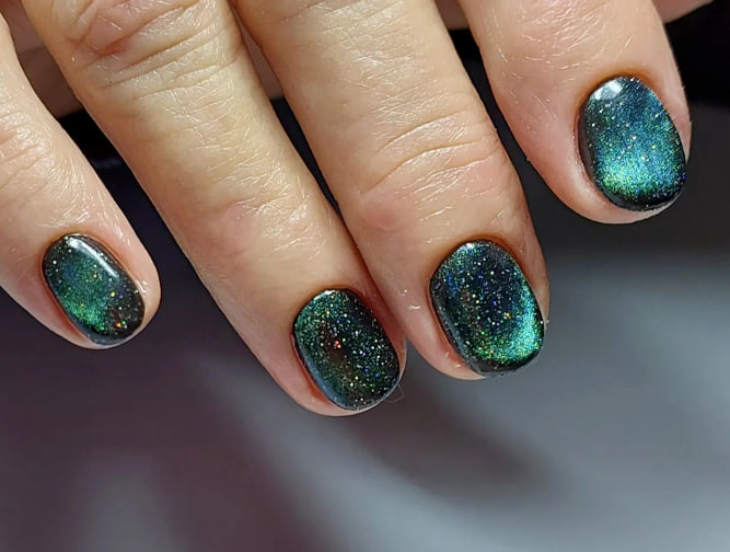 Маникюр кошачий глаз 2023