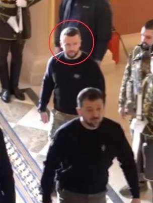 Зеленський з охороною Зеленський з охороною