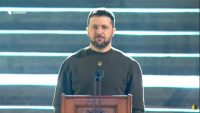У нас есть свобода, дайте нам крылья: Зеленский привез подарок от ВСУ в Британию и довел до слез