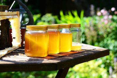Правильний мед від правильних бджіл: 4 простих лайфхака, які допоможуть виявити підробку