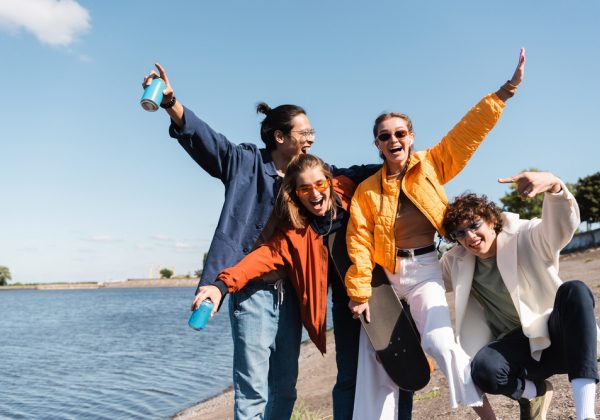 Чоловічий одяг в жіночому гардеробі: що можна взяти без докорів сумління для стильного образу