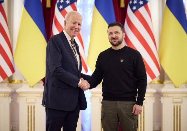 Під виття сирени: опубліковано перші кадри з Байденом у Києві