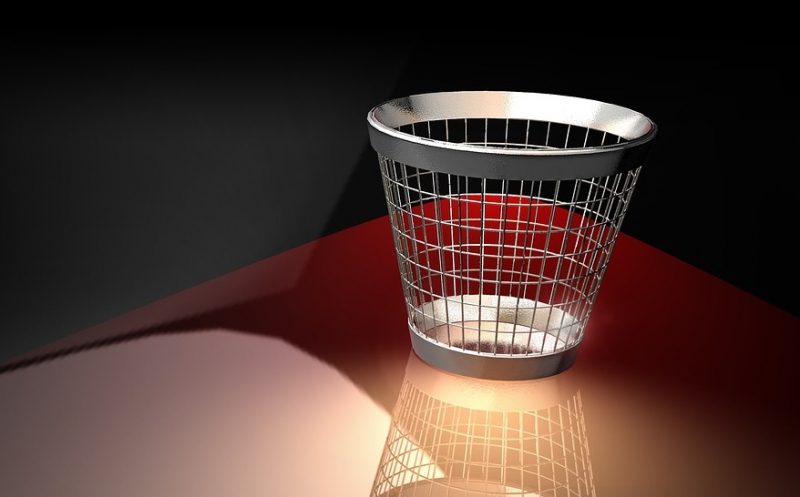 Куда поставить мусорное ведро на маленькой кухне: "секретное" место, о котором не все знают