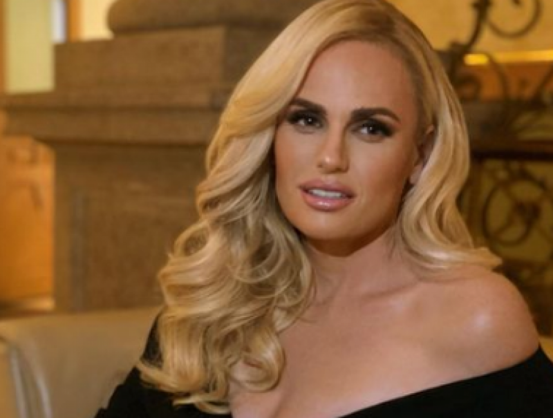 Бывшая толстушка Ребел Уилсон впервые показала лицо дочери от суррогатной матери крупным планом