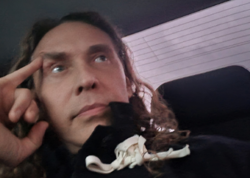 Этот стриптизер сломался, несите следующего: путинист Тарзан проклял Байдена и цитирует Вангу