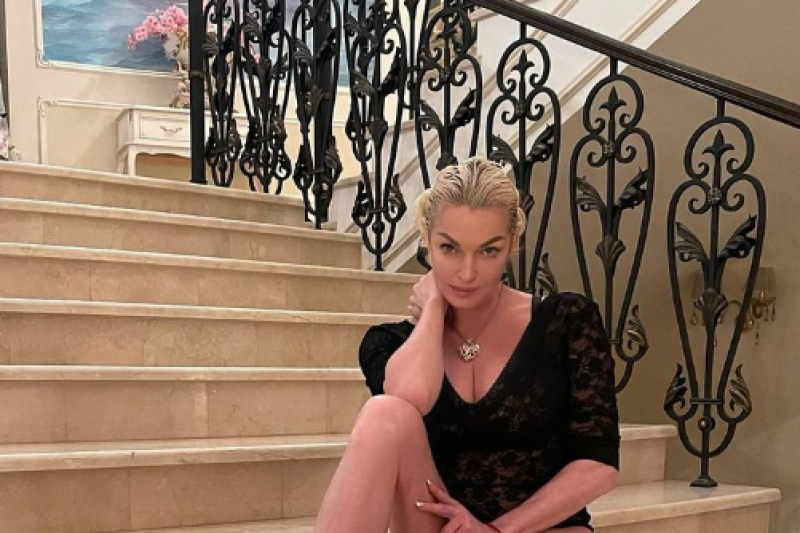 "Дах їде, деменція": Волочкова перетворилася на стару Барбі