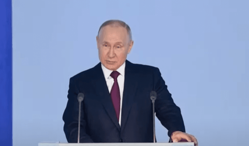 Долгая война против Украины и угроза ядерными испытаниями: что наляпал Путин в своем послании