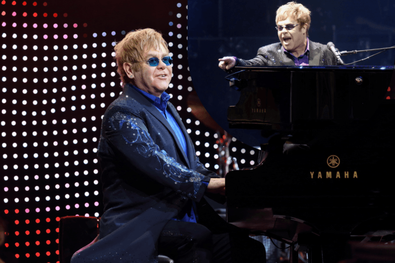 Елтон Джон перевів на допомогу Україні велику суму і згадав свій легендарний концерт у Києві