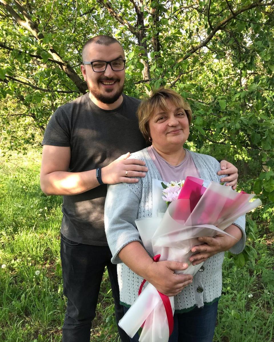 Роман Іваненко з мамою Роман Іваненко з мамою