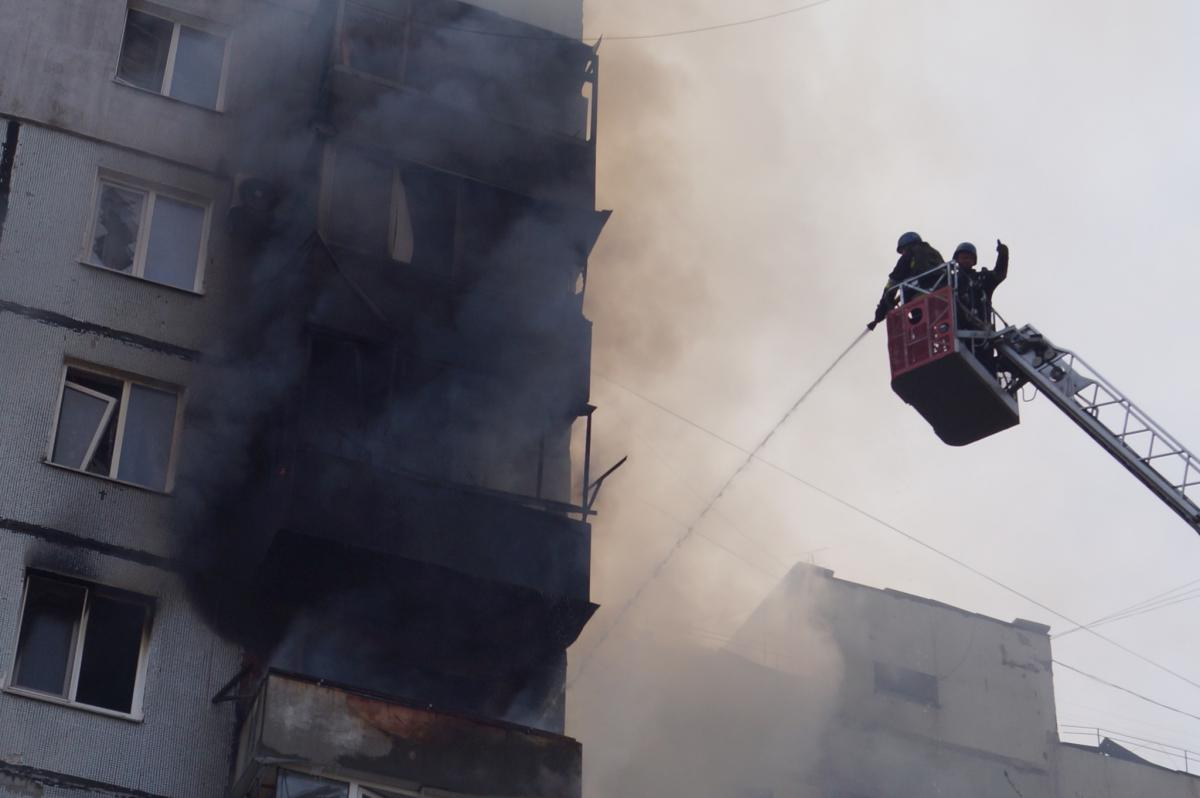 Наслідки влучання російської ракети в багатоповерхівку в Запоріжжі 22 березня Наслідки влучання російської ракети в багатоповерхівку в Запоріжжі 22 березня
