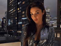 У Керема Бюрсина нет шансов: Ханде Эрчел закрутила роман с красавчиком-миллиардером