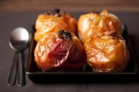 Чем печеные яблоки полезнее свежих: в чем секрет лакомства