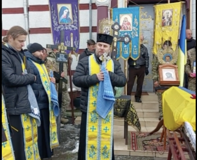 Захисника України довелося відспівувати на порозі церкви Захисника України довелося відспівувати на порозі церкви