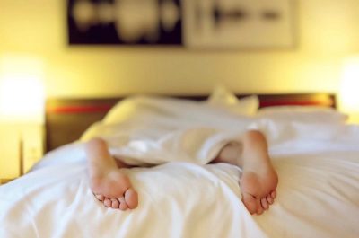 Почему вредно спать на животе: к каким последствиям приводит любимая поза для сна