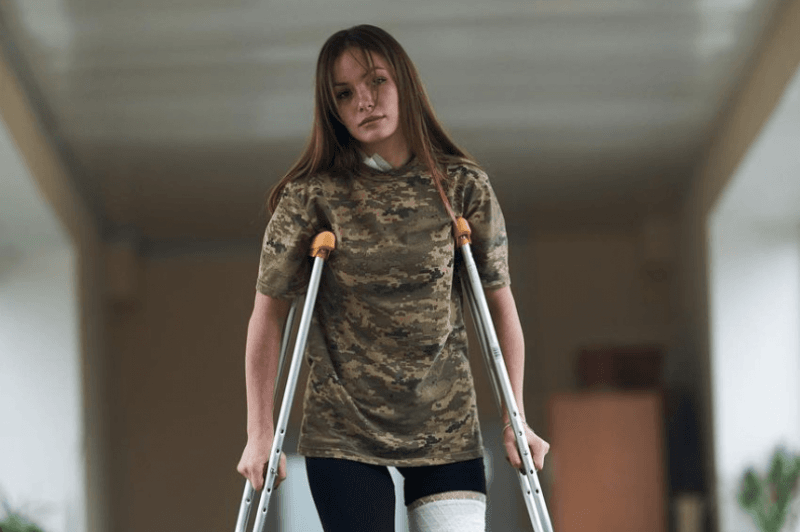 "Плакала, але вирішила боротися": 19-річна захисниця втратила ногу в бою проти окупантів