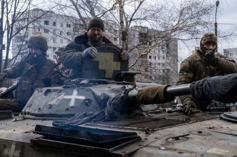 Армия будет держать Бахмут, чтобы не допустить движения войск России в другие города – ВСУ