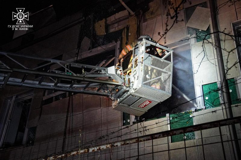 Нічна атака дронів на Київ: після вибуху спалахнула пожежа - всі подробиці