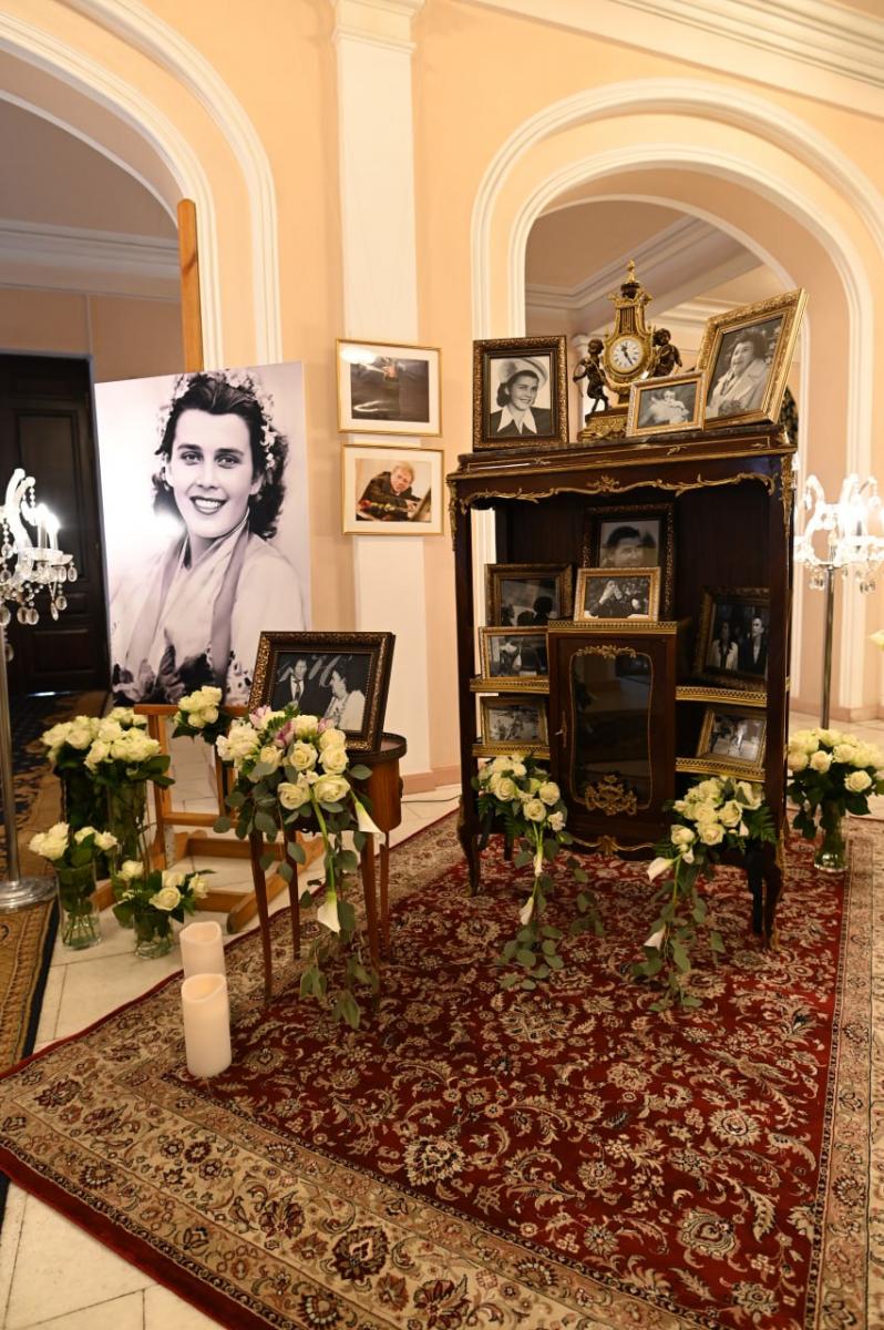 Прощання з Альбіною Дерюгіною Прощання з Альбіною Дерюгіною