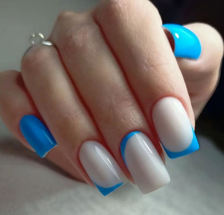 Гарний блакитний манікюр 2023 Гарний блакитний манікюр 2023