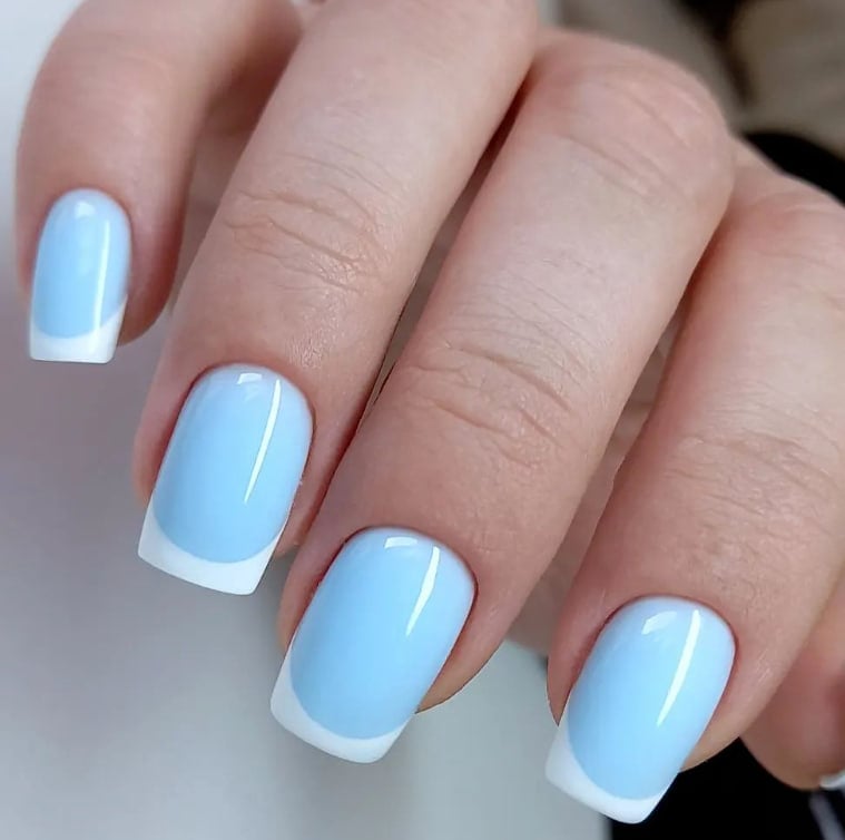 Гарний блакитний манікюр 2023 Гарний блакитний манікюр 2023