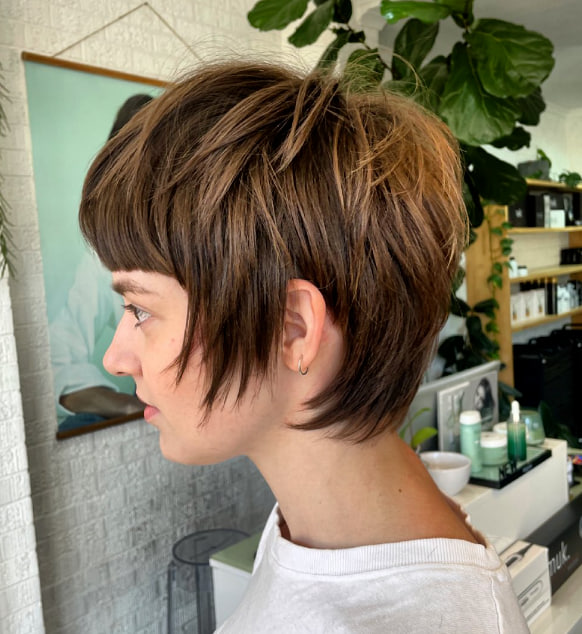 Жіночі короткі стрижки 2023