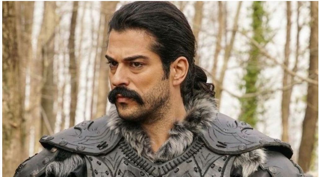 Отказался от длинных волос: самый красивый турецкий актер Бурак Озчивит поразил преображением