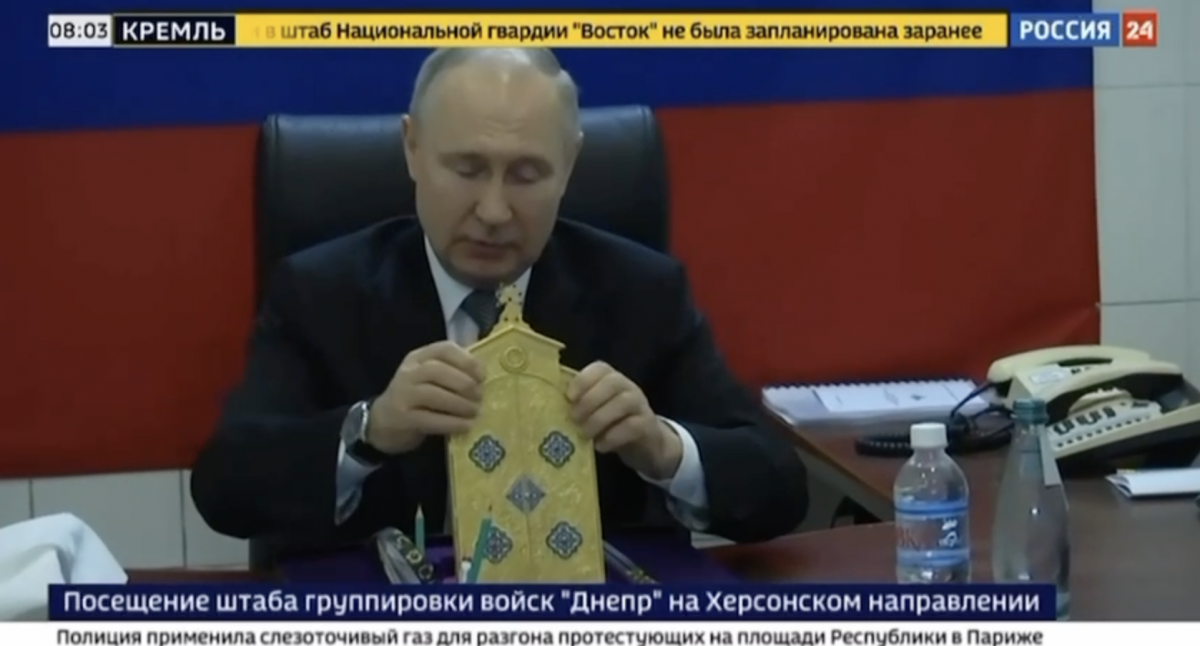 Путін подарував ікону окупантам Путін подарував ікону окупантам