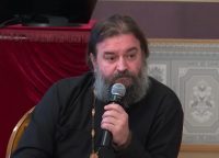 Мають варити кашу: священник РПЦ оскандалився заявою, що жінки не повинні керувати своїм життям