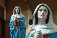 Парафіяни замолювали гріхи: під час служби розплакалася статуя Богоматері