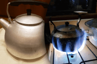 Как очистить сгоревший эмалированный чайник: 2 проверенных способа