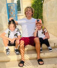 У мережу потрапили фото елітної школи, в яку ходять двійнята Пугачової і Галкіна