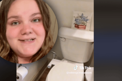 Дівчина не користується туалетним папером