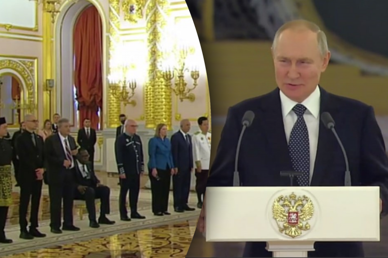 Начал заикаться и всячески выкручиваться: Путин попал в неловкое положение на встрече с послами