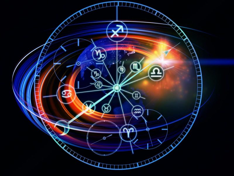 Гороскоп на квітень 2023 для Водоліїв: чим здивує другий місяць весни