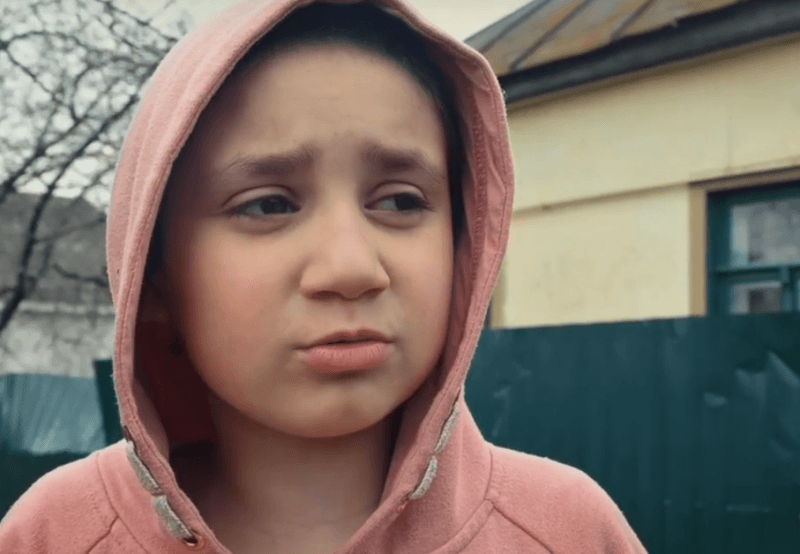 11-летняя девочка на руках вынесла своих братика и сестричку из горящего дома в Сумах