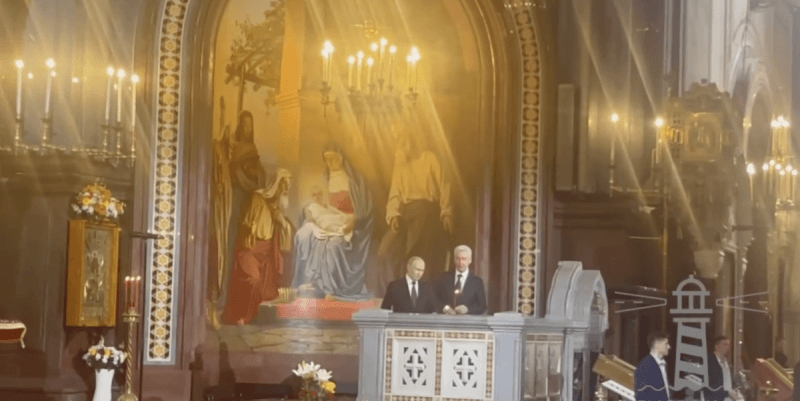 "Сатана першим заходить у храм, де бога немає": Путін з масовкою прийшов на великодню службу