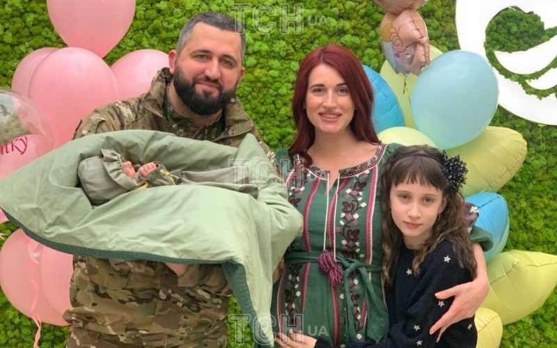 "Українська Жанна Д'арк" Євгенія Емеральд стала мамою та вже виписалася з лікарні - милі фото