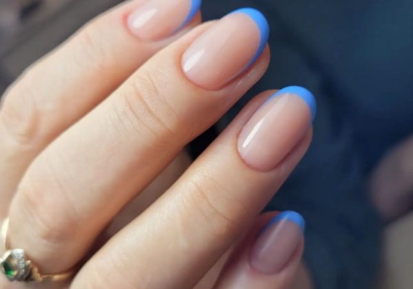 Гарний блакитний манікюр 2023 Гарний блакитний манікюр 2023