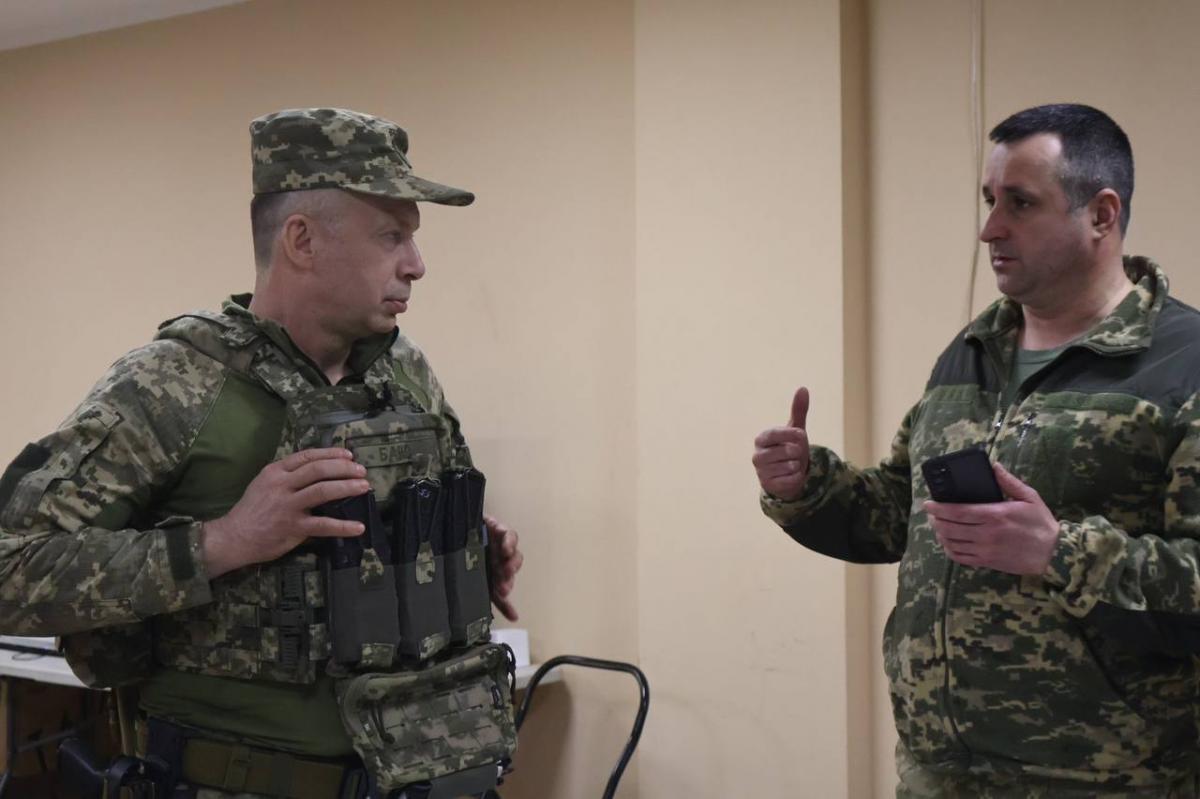 Командувач Східного угруповання військ Олександр Сирський 6 травня побував на Бахмутському напрямку Командувач Східного угруповання військ Олександр Сирський 6 травня побував на Бахмутському напрямку