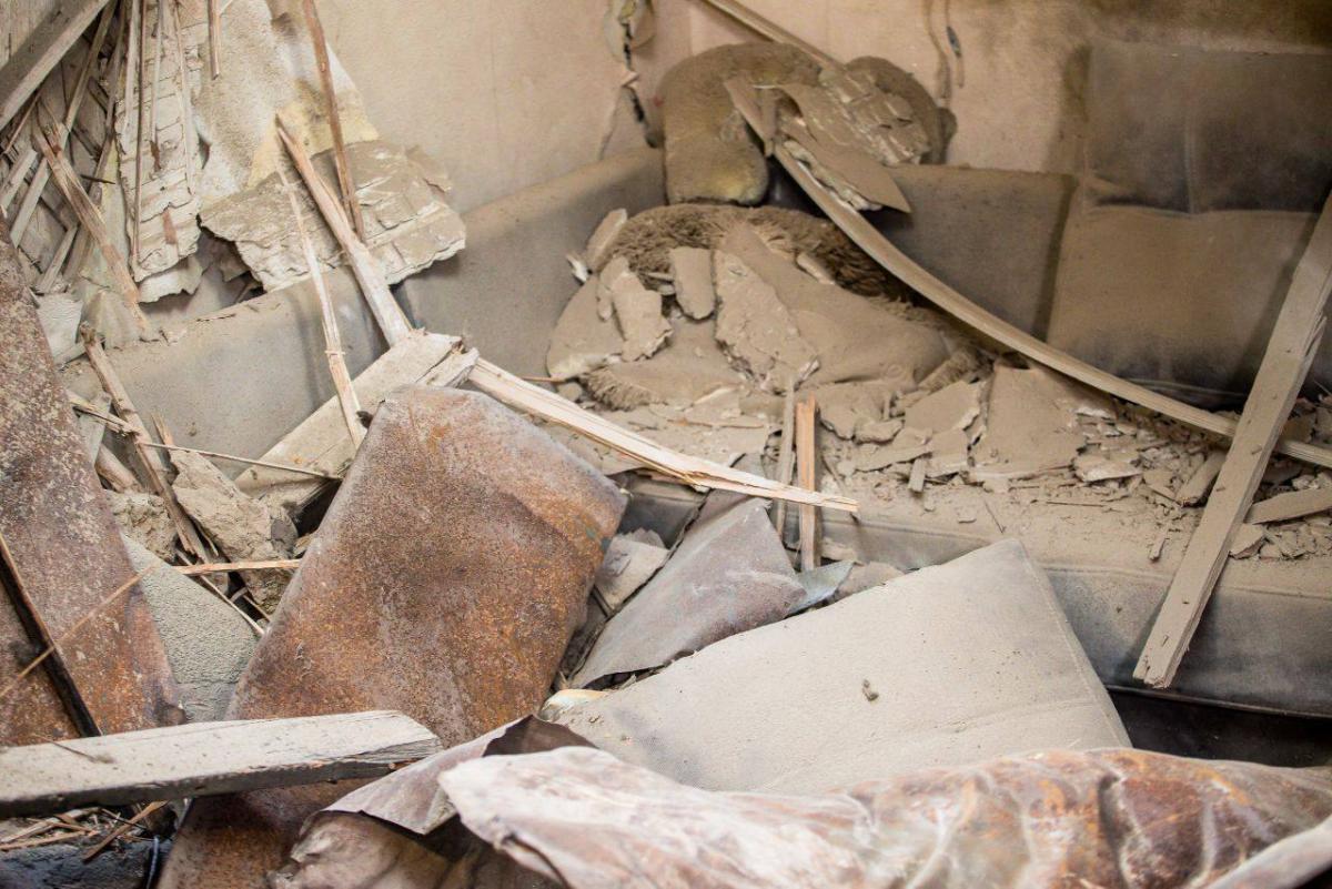 Наслідки попадання бойової частини ракети у будинок в Дніпрі Наслідки попадання бойової частини ракети у будинок в Дніпрі